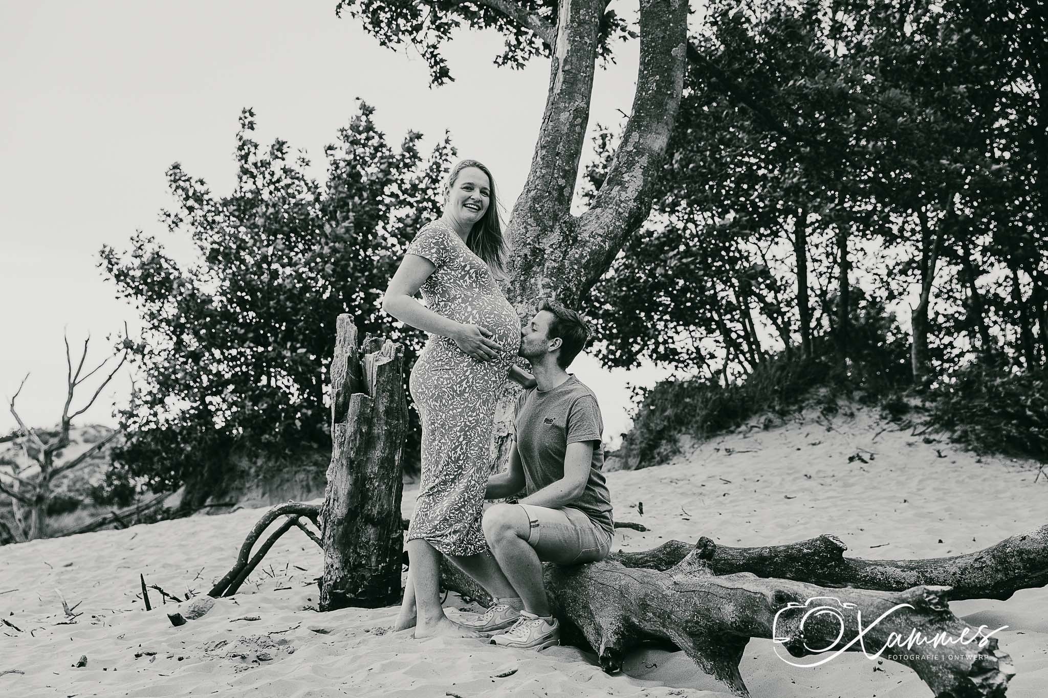 Vriendinnen zwangerschapsshoot in de duinen