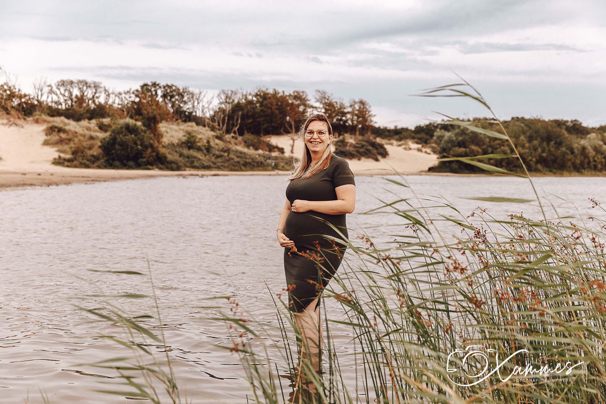 Vriendinnen zwangerschapsshoot in de duinen