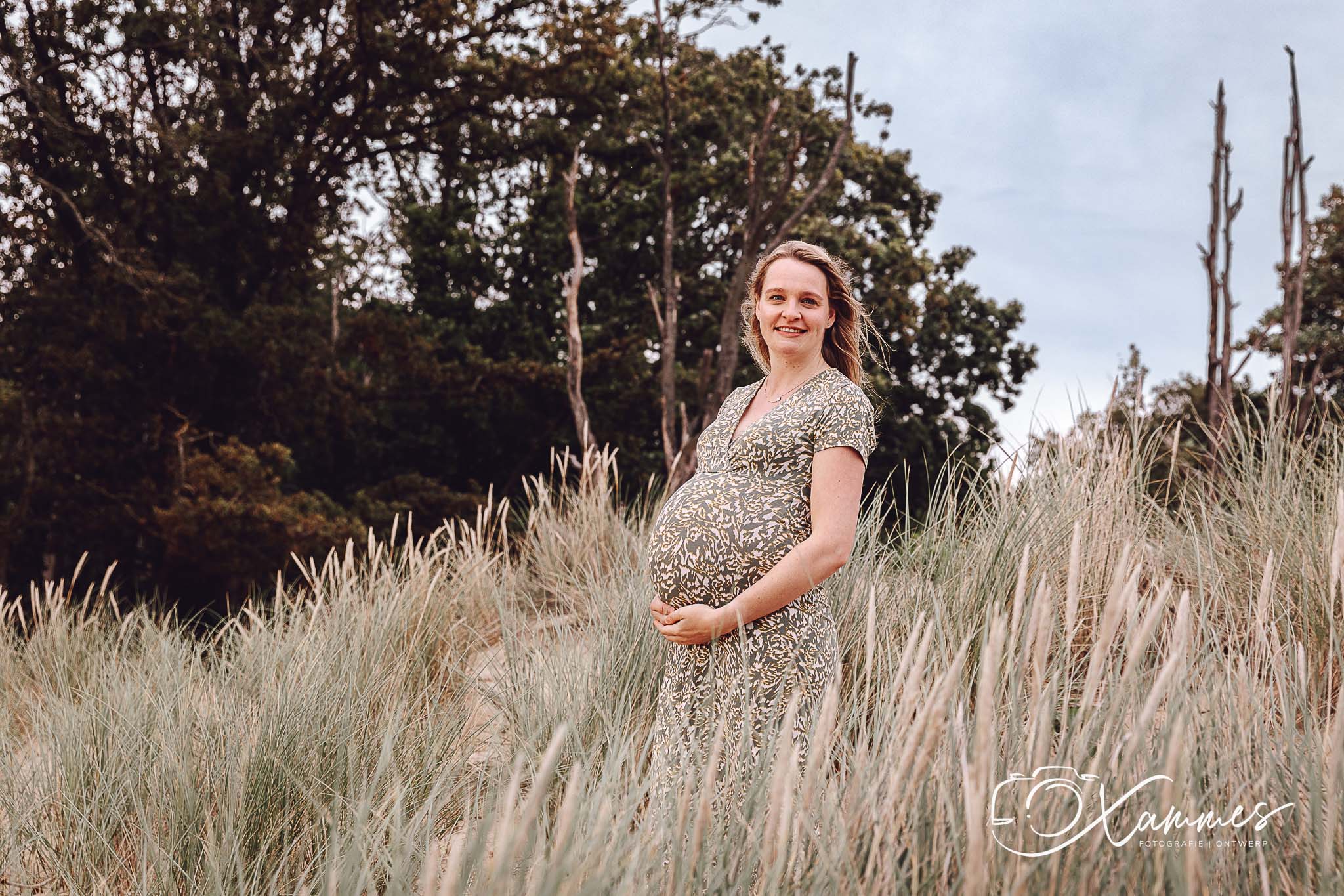 Vriendinnen zwangerschapsshoot in de duinen