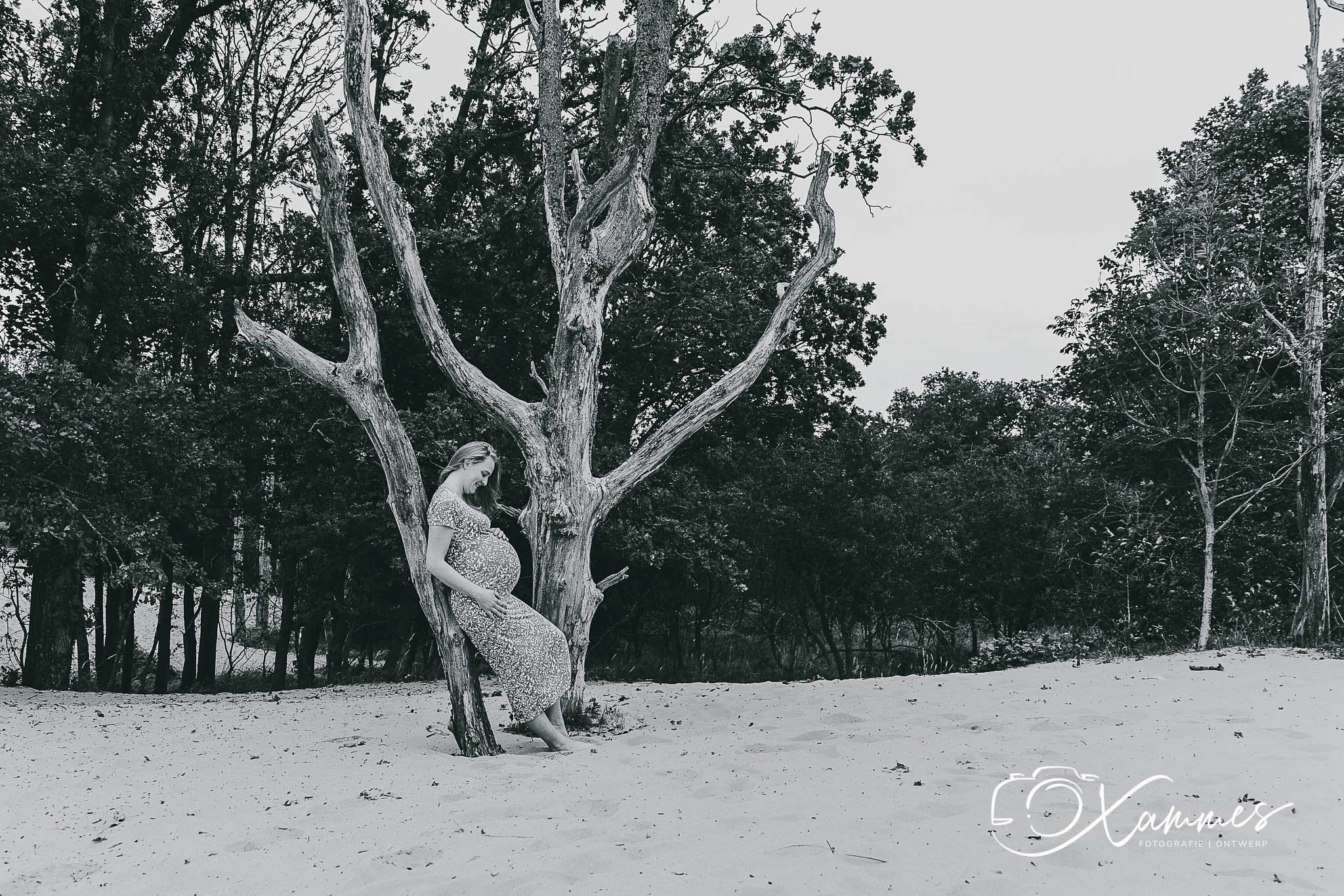 Vriendinnen zwangerschapsshoot in de duinen