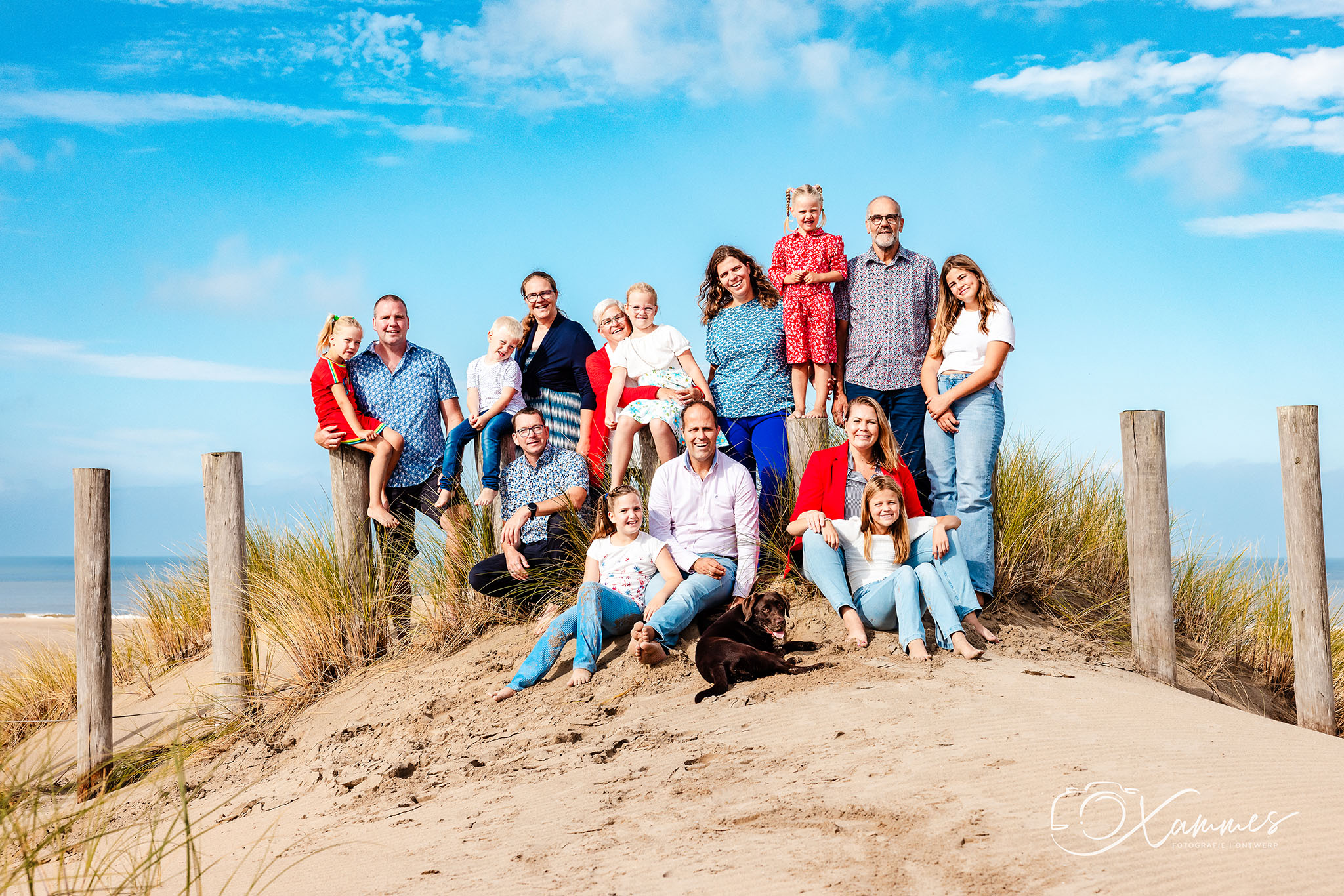 Fotoshoot met de hele familie aan de kust van Bloemendaal aan zee