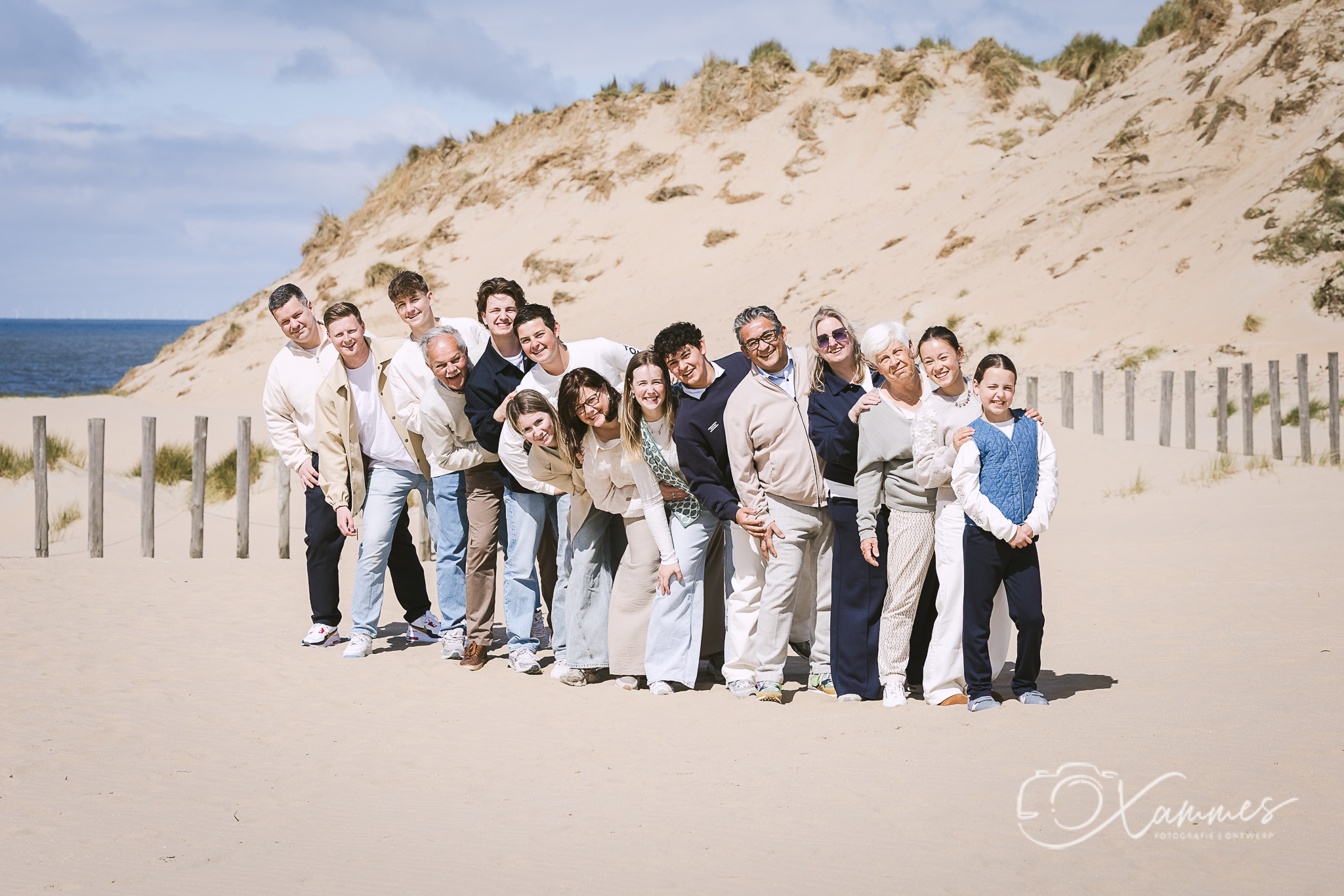 Fotoshoot met de hele familie aan de kust van Bloemendaal aan zee