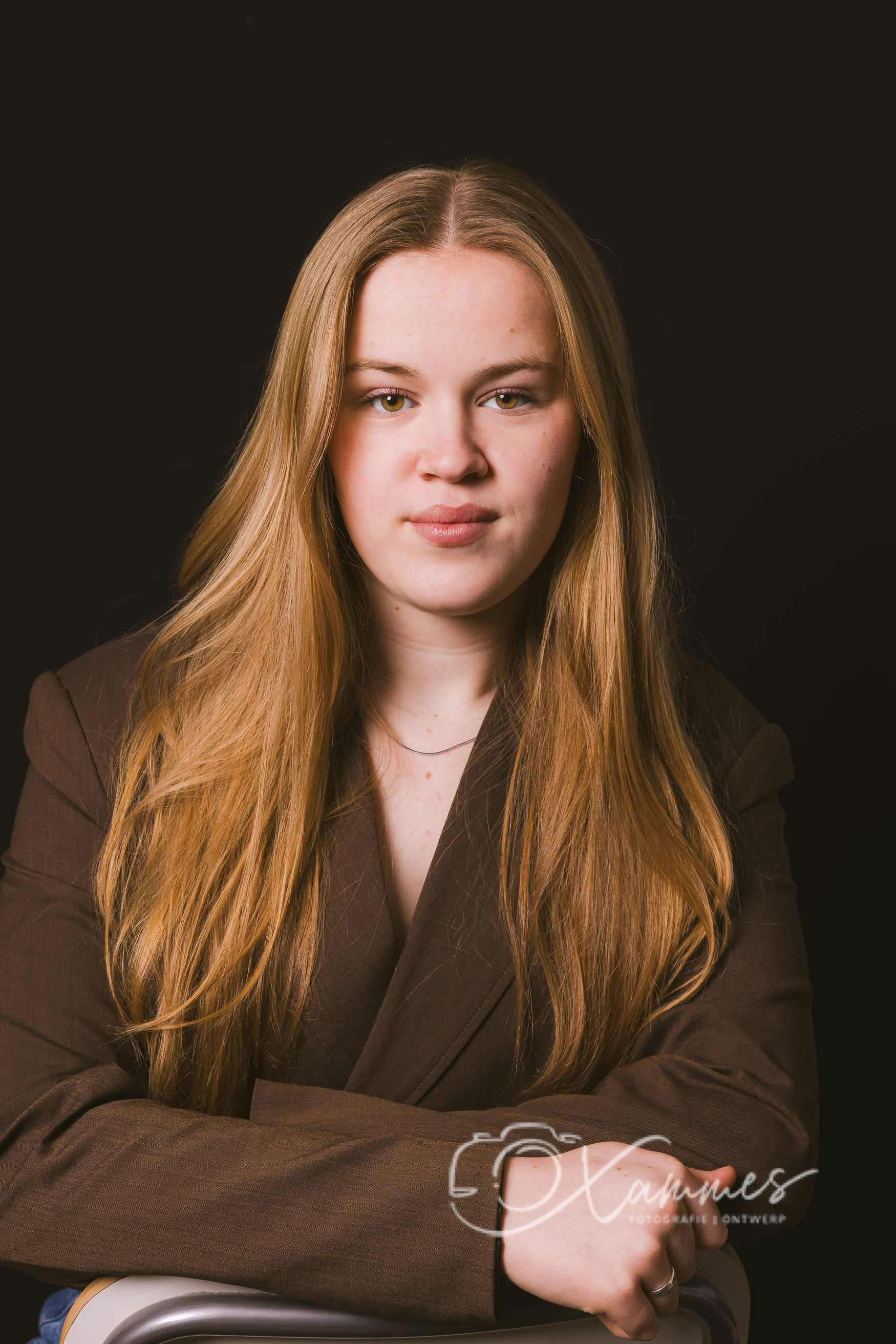 Portret met warme tinten en zachte lichtval tijdens daglicht shoot