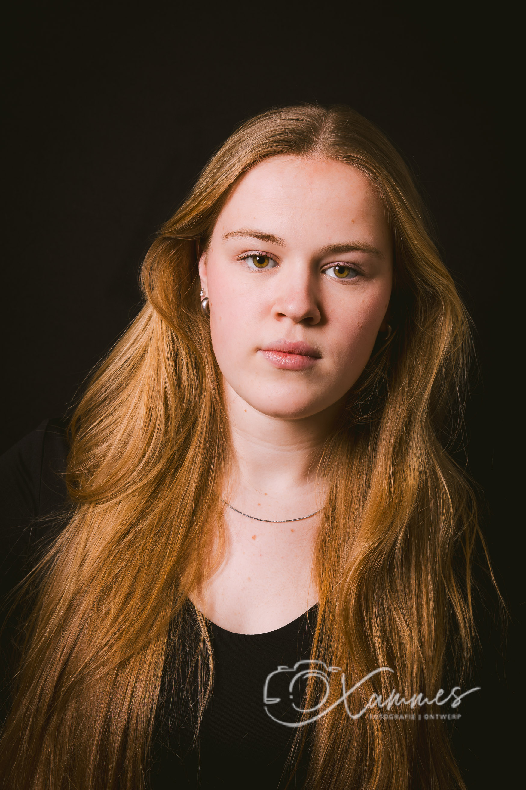 Close-up portret in zacht daglicht tijdens portretshoot in Haarlem