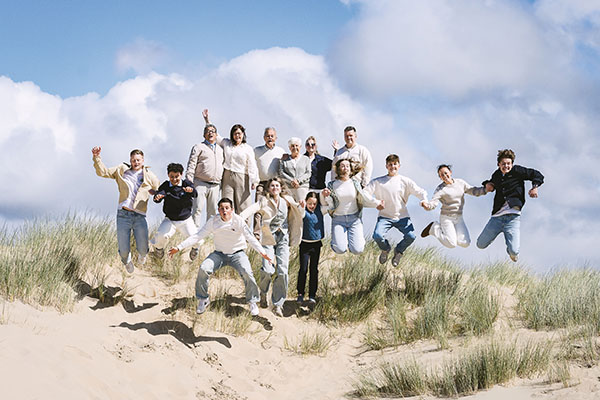 Spontane familie en groepsfotografie op het strand en in de duinen